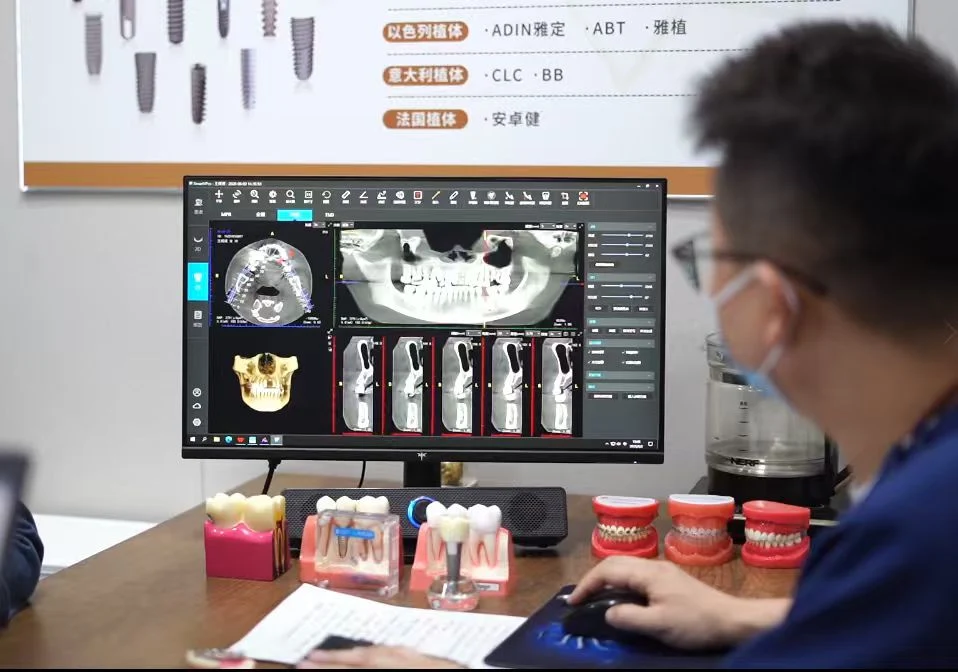 医师结合影像进行诊疗沟通